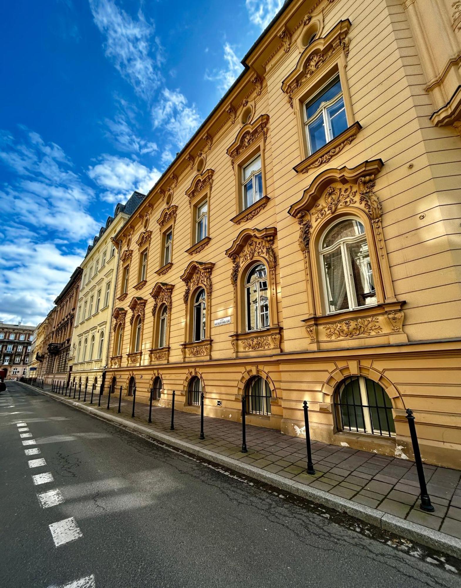 Harmony Aparthotel Krakow Bagian luar foto